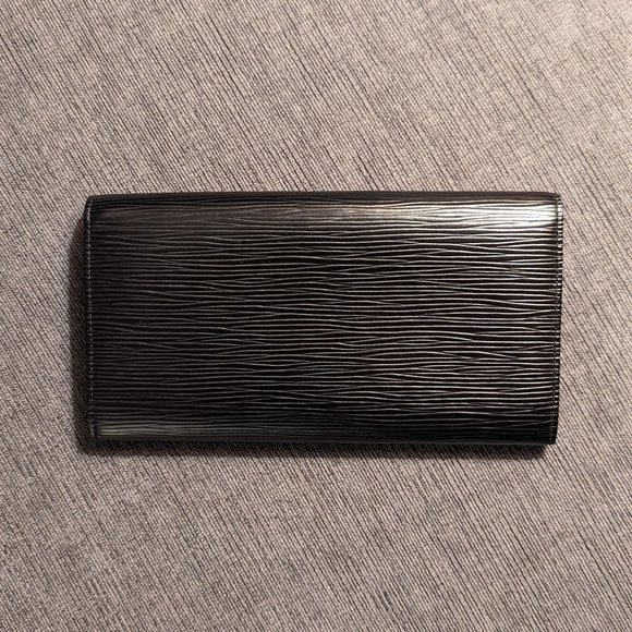 LOUIS VUITTON Epi Long Wallet with LV Logo in Black Leather Authentic Like New - Picture 3 of 15
